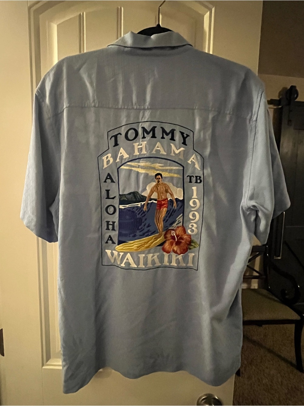Tommy Bahama Lt Blue Silk Camp Shirt Embroidered Waikiki Surf 1993 Back Shirt, M